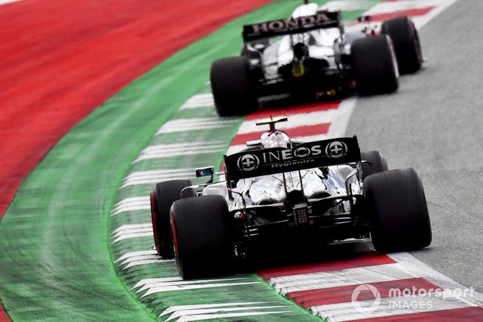 Yuki Tsunoda, AlphaTauri AT02, Valtteri Bottas, Mercedes W12