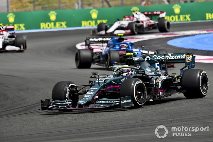 Sebastian Vettel, Aston Martin AMR21, Esteban Ocon, Alpine A521