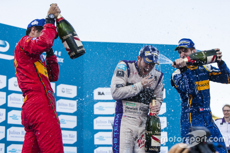 Podium: ganador, Sam Bird, DS Virgin Racing Formula E Team; segundo, Sébastien Buemi, Renault e.Dams; tercero, Lucas di Grassi, ABT Schaeffler Audi Sport