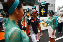 Carlos Sainz Jr., Scuderia Toro Rosso, in the drivers parade
