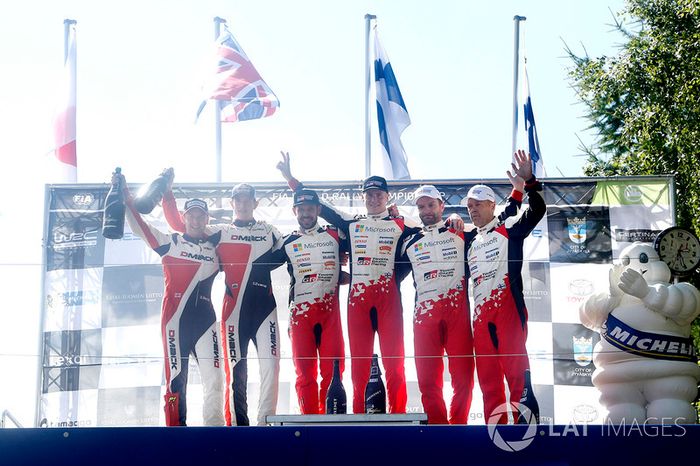 Podio: ganadores Esapekka Lappi, Janne Ferm, Toyota Racing, segundo lugar Elfyn Evans, Daniel Barritt, M-Sport, y tercero Juho Hänninen, Kaj Lindström, Toyota Racing