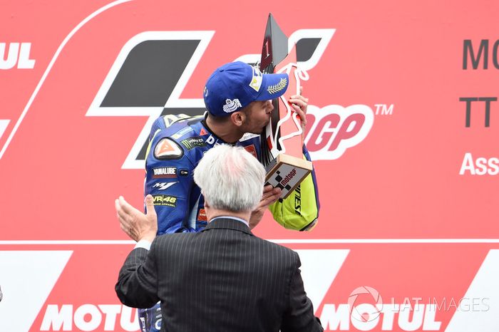 Rossi celebra la victoria en Assen 2017, la última para él y Yamaha hasta ahora
