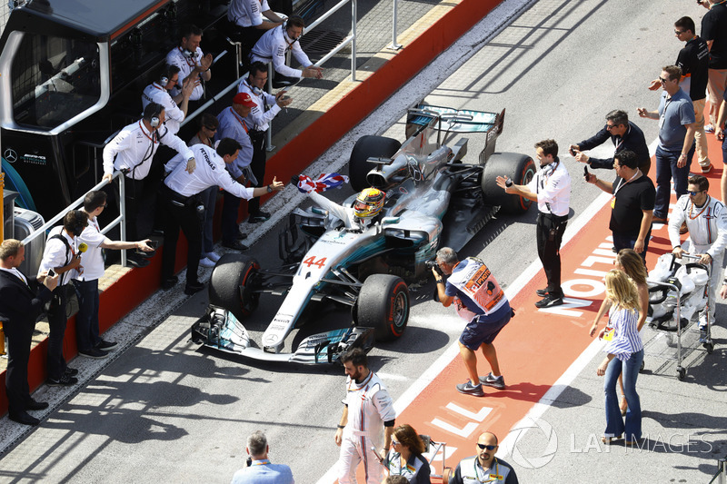 Race winner Lewis Hamilton, Mercedes AMG F1