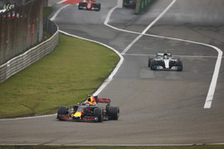 Max Verstappen, Red Bull Racing RB13, leads Valtteri Bottas, Mercedes AMG F1 W08 and Sebastian Vettel, Ferrari SF70H