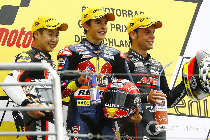 Yarış galibi Marc Marquez, 2. Tomoyoshi Koyama, 3. Sandro Cortese