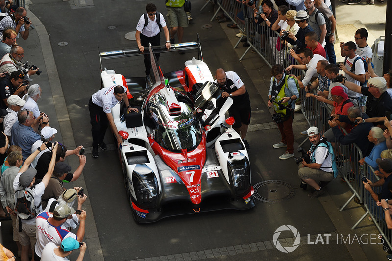 №7 Toyota Gazoo Racing Toyota TS050 Hybrid: Майк Конвей, Камуи Кобаяши, Стефан Сарразен