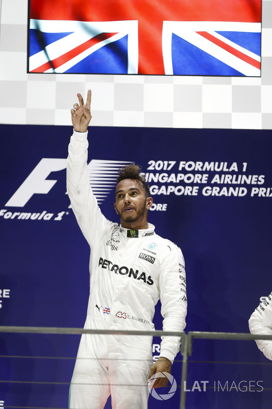 Podium: race winner Lewis Hamilton, Mercedes AMG F1