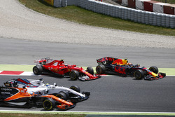 Kimi Raikkonen, Ferrari SF70H, Max Verstappen, Red Bull Racing RB13, rejoin the circuit as Felipe Ma