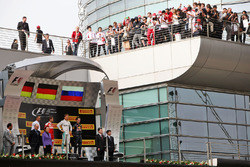 Подиум: победитель - Нико Росберг, Mercedes AMG F1 Team, второе место - Себастьян Феттель, Ferrari,