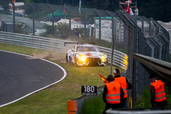 Crash voor #24 Team Zakspeed, Nissan GT-R Nismo GT3: Marc Gassner, Florian Strauß, Tom Coronel