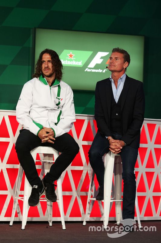 Carles Puyol, ex jugador de fútbol y David Coulthard, Red Bull Racing y Scuderia Toro asesor / canal 4 comentarista de F1, en un anuncio de patrocinio de Heineken