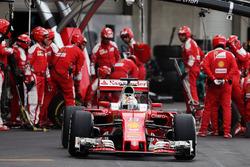 Sebastian Vettel, Ferrari SF16-H maakt een pitstop