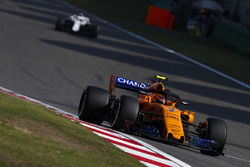 Stoffel Vandoorne, McLaren MCL33 Renault