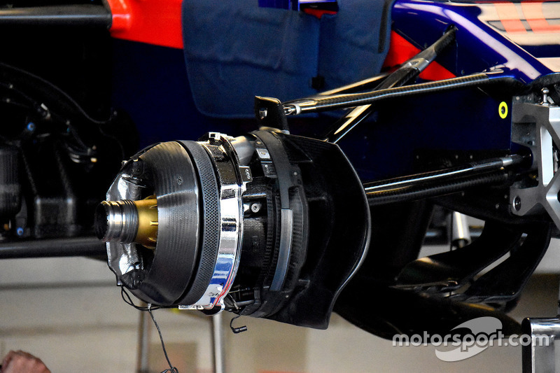 Гальма Scuderia Toro Rosso STR13