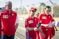 Sebastian Vettel, Ferrari, Maurizio Arrivabene, Ferrari Takım patronu ve Riccardo Adami, Ferrari yar