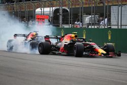 Max Verstappen, Red Bull Racing RB14 and Daniel Ricciardo, Red Bull Racing RB14 crash