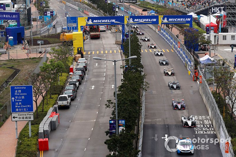 The BMW i8 Safety car the field, led by Oliver Rowland, Nissan e.Dams, Nissan IMO1 