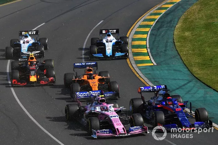 Daniil Kvyat, Toro Rosso STR14, precede Lance Stroll, Racing Point RP19, Carlos Sainz Jr., McLaren MCL34, Pierre Gasly, Red Bull Racing RB15, George Russell, Williams Racing FW42, e Robert Kubica, Williams FW42, alla partenza