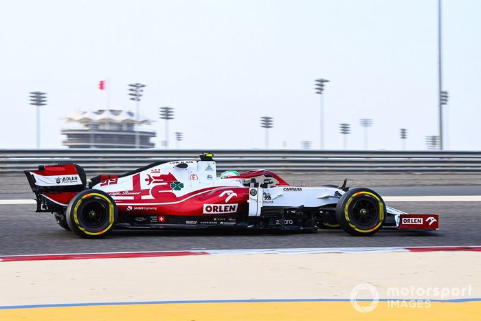 8. Antonio Giovinazzi, Alfa Romeo Racing C41: 193 vueltas (1049, 928 km)