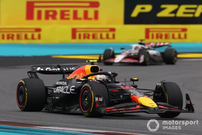 Esteban Ocon, Haas F1 Team, Yuki Tsunoda, Red Bull Racing Team