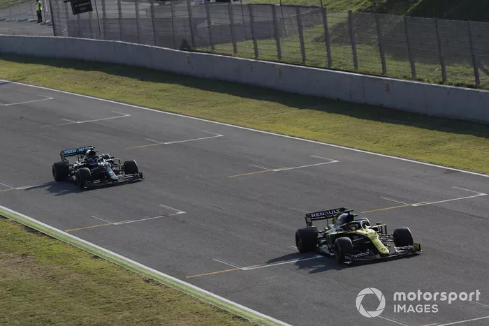 Daniel Ricciardo, Renault F1 Team R.S.20, Valtteri Bottas, Mercedes F1 W11