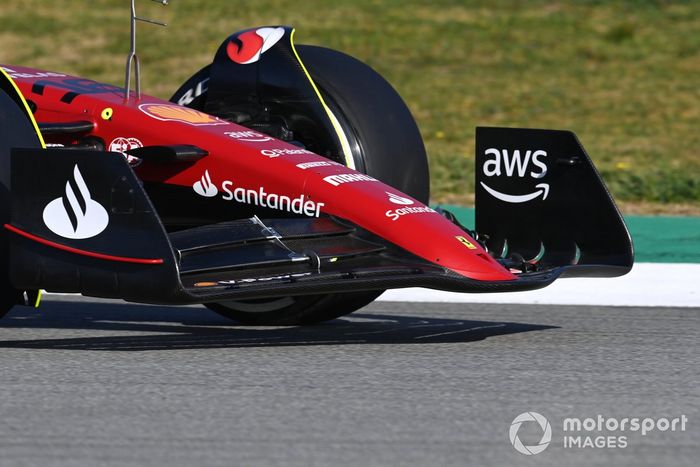 El alerón delantero de Charles Leclerc, Ferrari F1-75