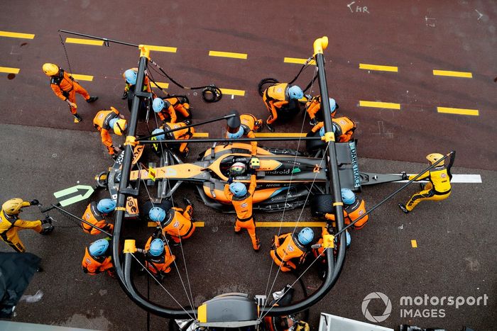 Lando Norris, McLaren MCL36, entra en parada