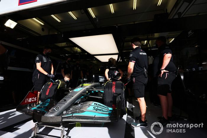 Lewis Hamilton, Mercedes W13