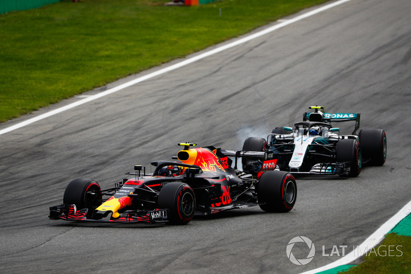 Max Verstappen, Red Bull Racing RB14, leads Valtteri Bottas, Mercedes AMG F1 W09