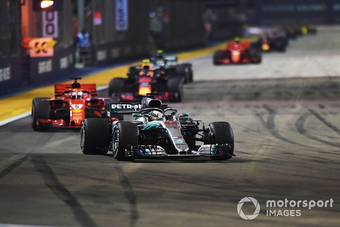 Lewis Hamilton, Mercedes AMG F1 W09 EQ Power+ y Sebastian Vettel, Ferrari SF71H 