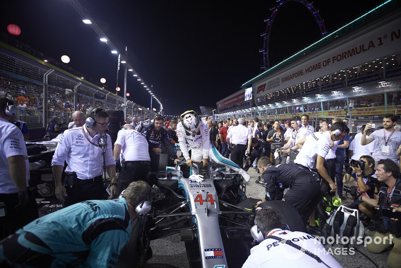 Lewis Hamilton, Mercedes AMG F1 W09 EQ Power+, arrives on the grid