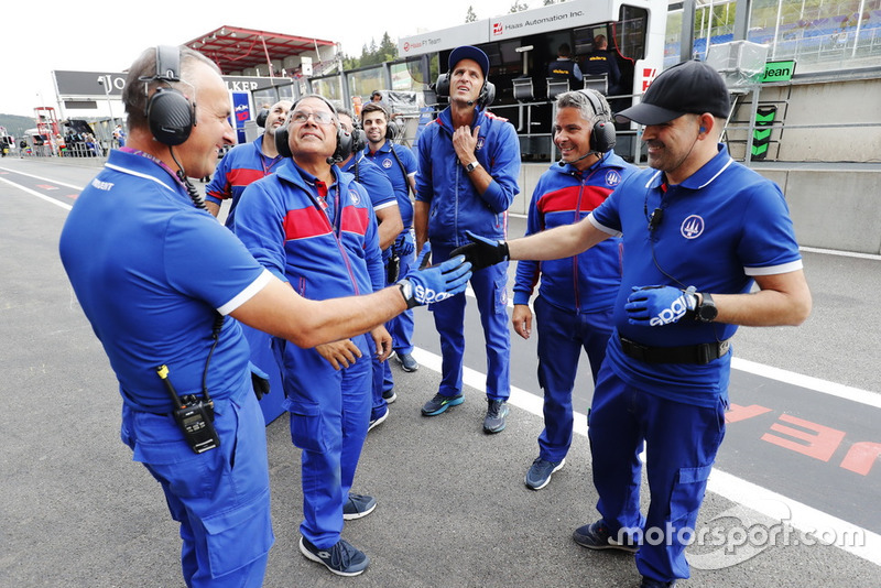 El equipo celebra la pole de David Beckmann, Trident
