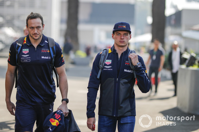 Jake Aliker, entraîneur, et Max Verstappen, Red Bull Racing