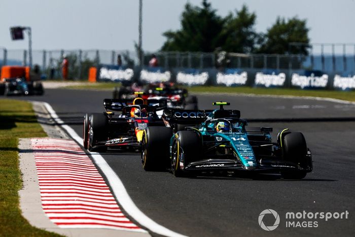 Fernando Alonso, Aston Martin AMR23, Sergio Pérez, Red Bull Racing RB19