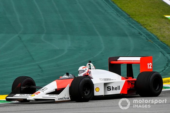 Martin Brundle conduce el McLaren MP4/4