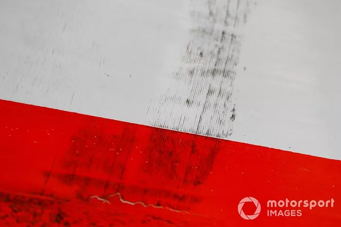 Pit lane detail