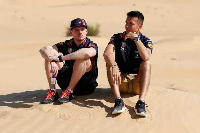 Max Verstappen, Alexander Albon, Red Bull Racing, Red Bull Desert Racing en Skydive Dubai