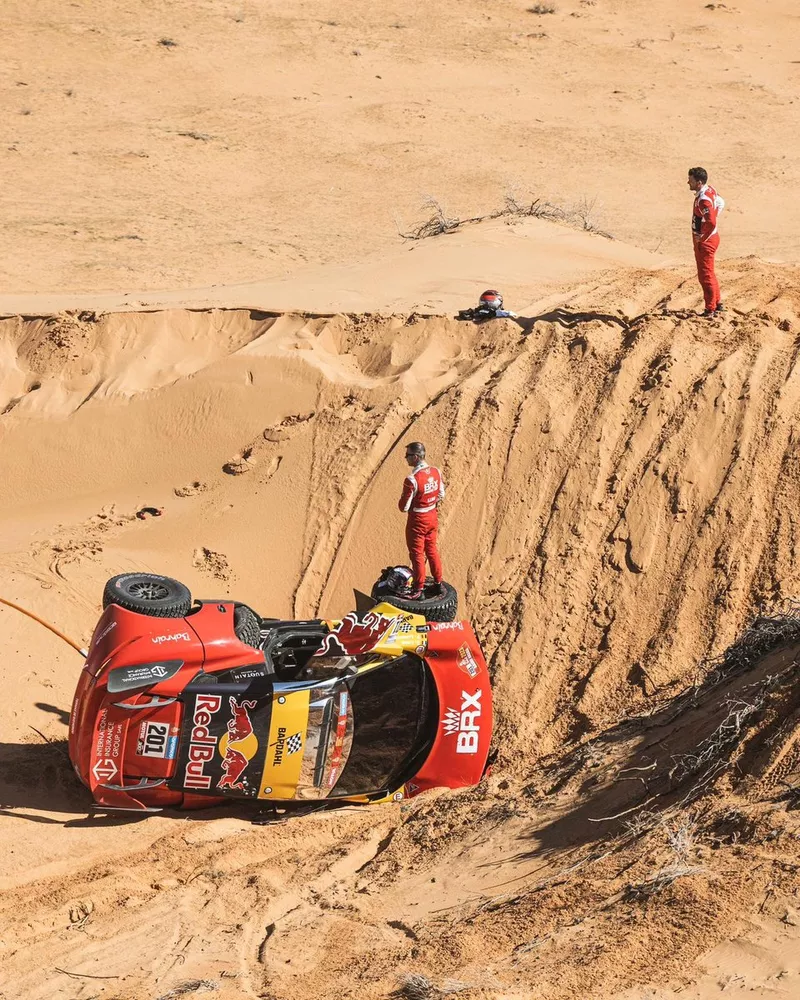 #201 Bahrain Raid Xtreme Prodrive: Sebastien Loeb, Fabian Lurquin, accidente
