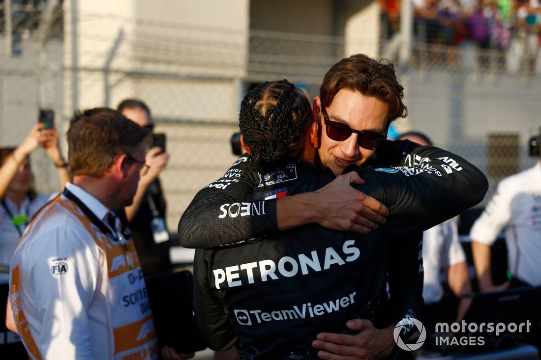 Lewis Hamilton, Mercedes-AMG F1 Team, George Russell, Mercedes-AMG F1 Team, na grelha de partida