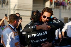 Lewis Hamilton, Mercedes-AMG F1 Team, George Russell, Mercedes-AMG F1 Team, na grelha de partida