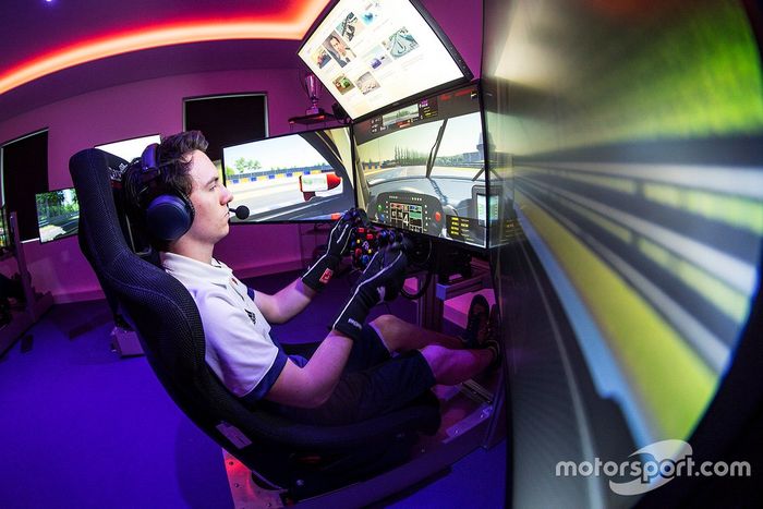 #93 Porsche Esports Team Porsche 911 RSR: Joshua Rogers