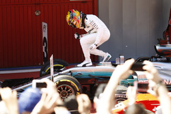 Победитель Льюис Хэмилтон, Mercedes AMG F1