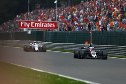Kevin Magnussen, Haas F1 Team VF-17, Felipe Massa, Williams FW40