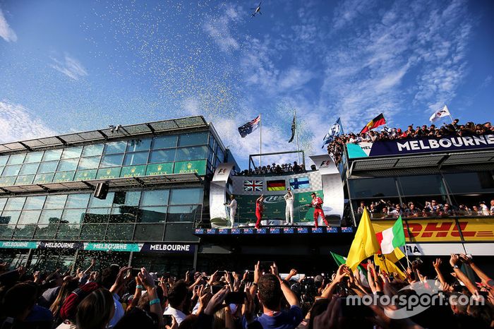 Podio: Sebastian Vettel, Ferrari, Lewis Hamilton, Mercedes AMG F1, Valtteri Bottas, Mercedes AMG F1