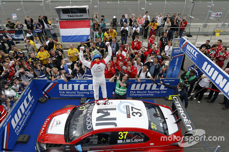 Race winner José María López, Citroën World Touring Car Team, Citroën C-Elysée WTCC