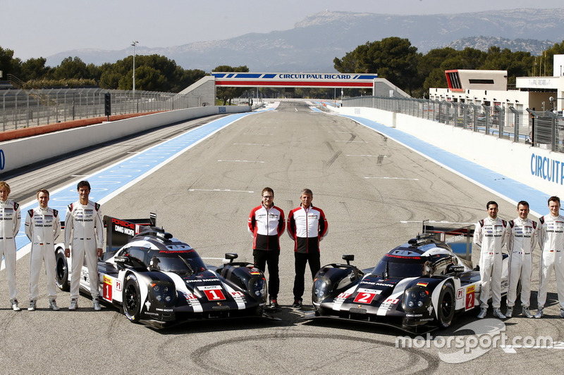 Porsche Team: Brendon Hartley, Timo Bernhard, Mark Webber, Andreas Seidl, Team Principal; Fritz Enzi