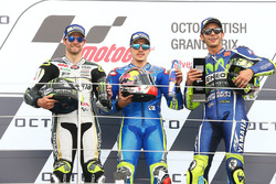 Podio: ganador de la carrera Maverick Viñales, equipo Suzuki MotoGP, segundo lugar Cal Crutchlow, eq