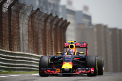 Даниил Квят, Red Bull Racing RB12