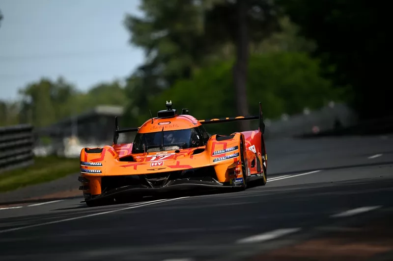 N° 17 Genesis Magma Racing Genesis GMR-001-Hypercar : André Lotterer, Pipo Derani, Mathys Jaubert