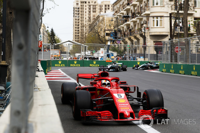 Sebastian Vettel, Ferrari SF71H, Lewis Hamilton, Mercedes AMG F1 W09, Valtteri Bottas, Mercedes AMG F1 W09